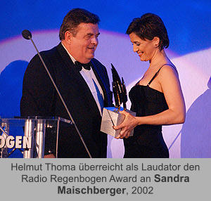 Helmut Thoma überreicht als Laudator den Radio Regenbogen Award an Sandra Maischberger, 2002